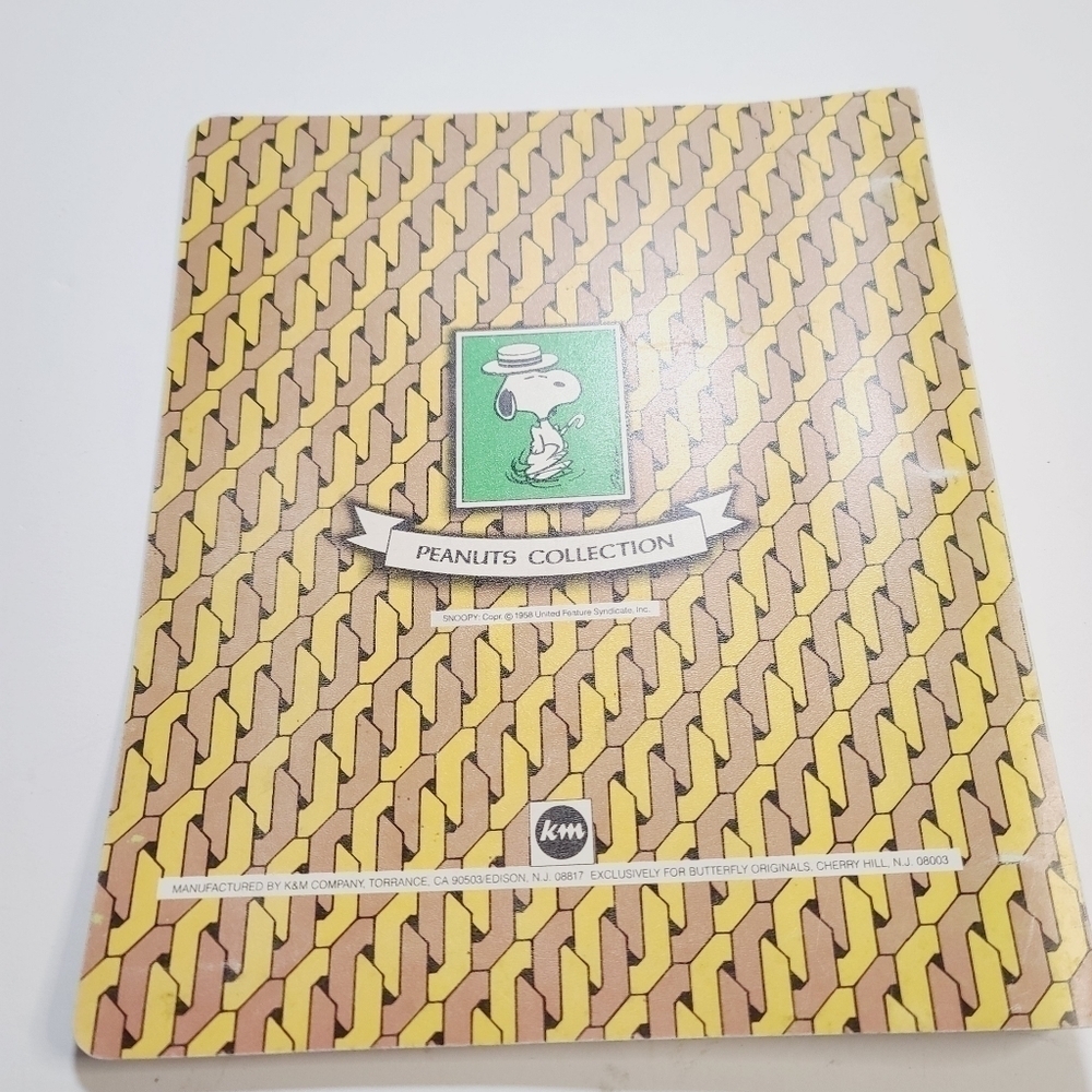 Vintage The Peanuts Snoopy 3 Ring Binder Folder 1 inch Yellow Brown